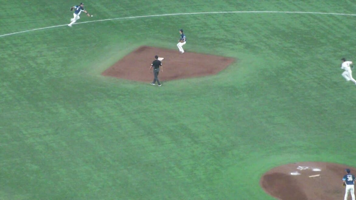 西武 源田壮亮のバックトスによる、643のダブルプレー　巨人 vs 西武　2025年6月22日(日)　東京ドーム交流戦