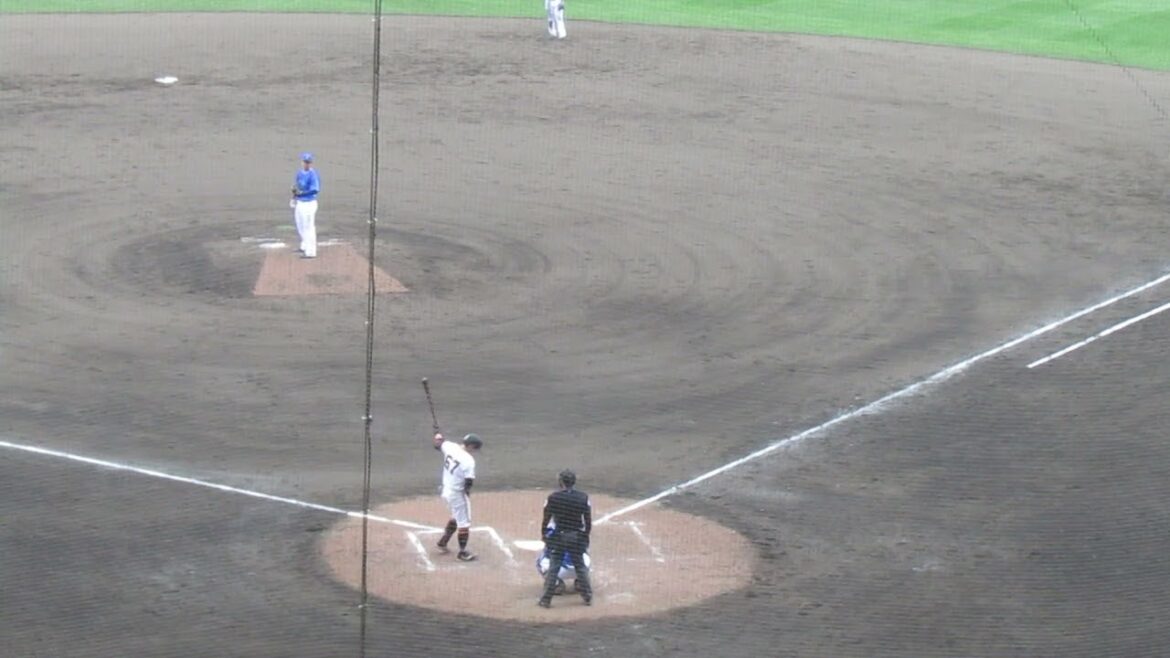 山瀬慎之助を三振にとる浜地真澄（2025年2月18日 読売ジャイアンツ対 横浜DeNAベイスターズ練習試合 ）