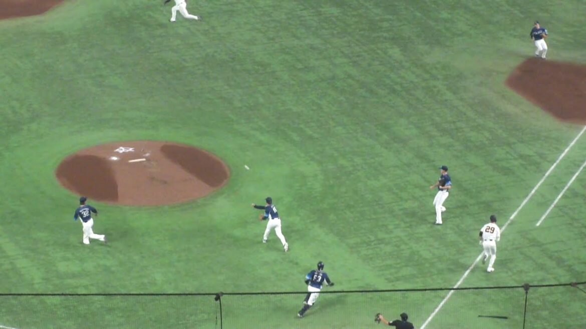 西武 與座海人 2塁送球アウトでナイスプレー　グリフィンは送りバント失敗　巨人 vs 西武　2025年6月21日(土)　東京ドーム交流戦