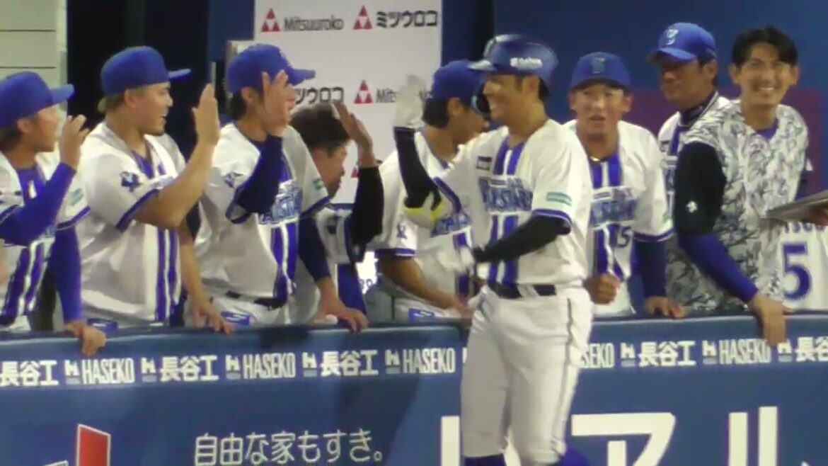 2025年7月3日 中日戦 ・京田 陽太 選手 ホームラン判定後のシーン（ボールデッド中）