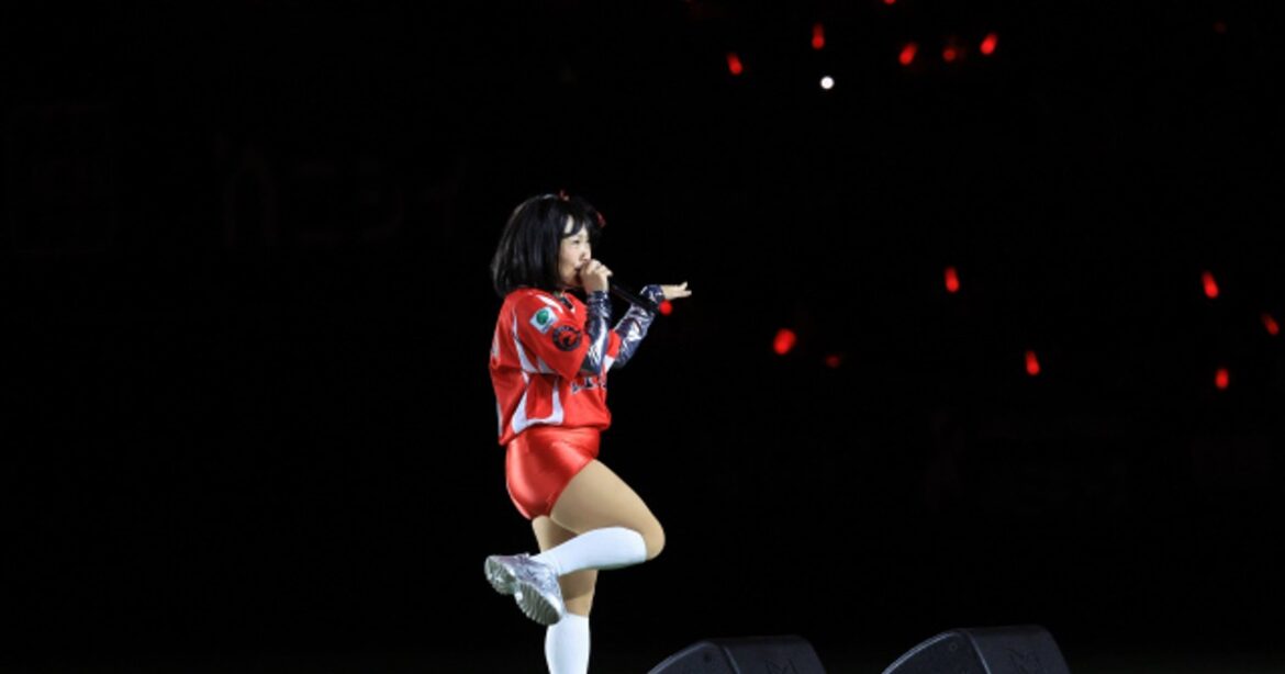 ORICON NEWS：キンタロー。ソフトバンク試合後にものまねライブ「私のことは嫌いでもホークスのことは嫌いにならないでください！」 | 毎日新聞