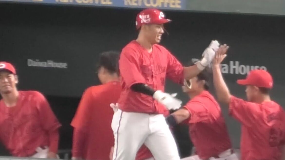 6回、中村奨成が一時同点となるホームランを打った瞬間のカープベンチ！広島東洋カープvs読売ジャイアンツ 2025年7月6日