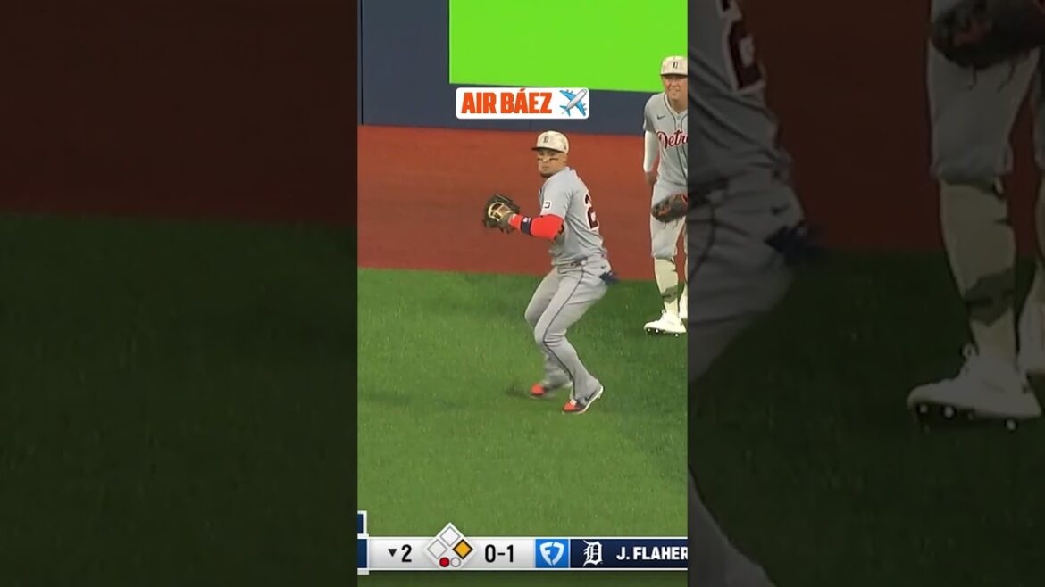 Javier Báez. Center fielder. 😤