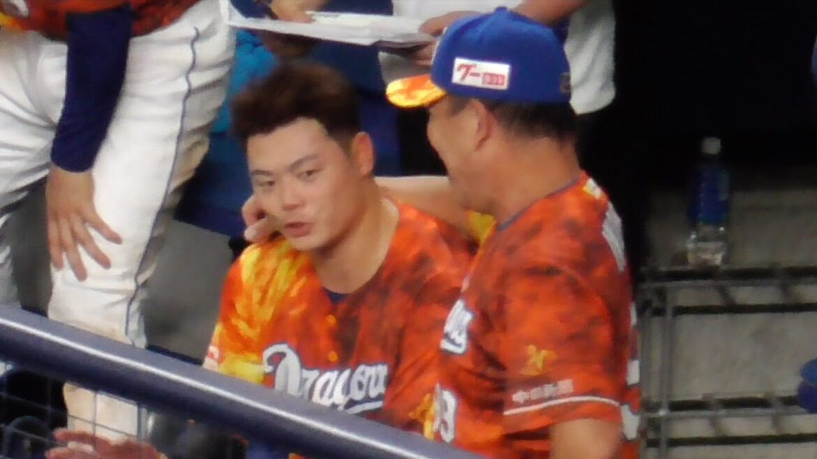 細川成也　井上監督から前の回の打席についてアドバイスされる　中日ドラゴンズVS東京ヤクルトスワローズ　2025/07/04