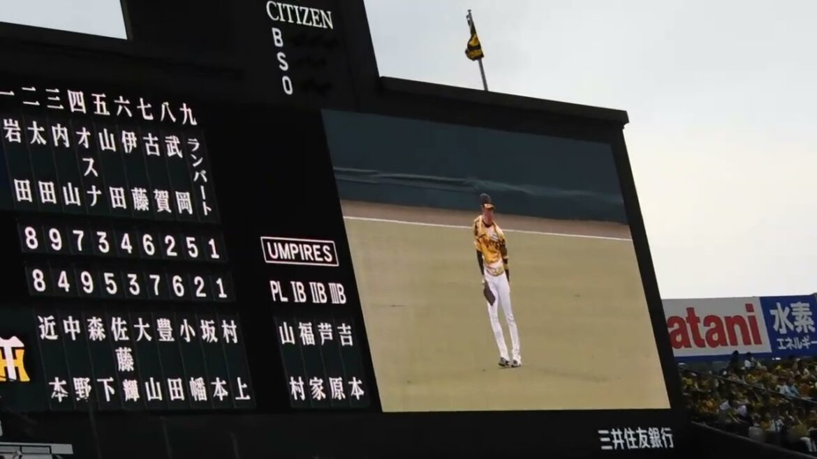 2025.7.11金 特別ゲスト 山本彩さんのアナウンスで守備位置に着く阪神ナイン