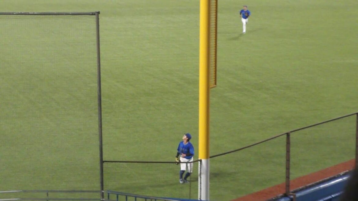 ヤクルト 内山壮真 あわやホームランの惜しい当たり フェンス手前のライトフライ　ヤクルト vs DeNA　2025年7月9日(水) 神宮球場