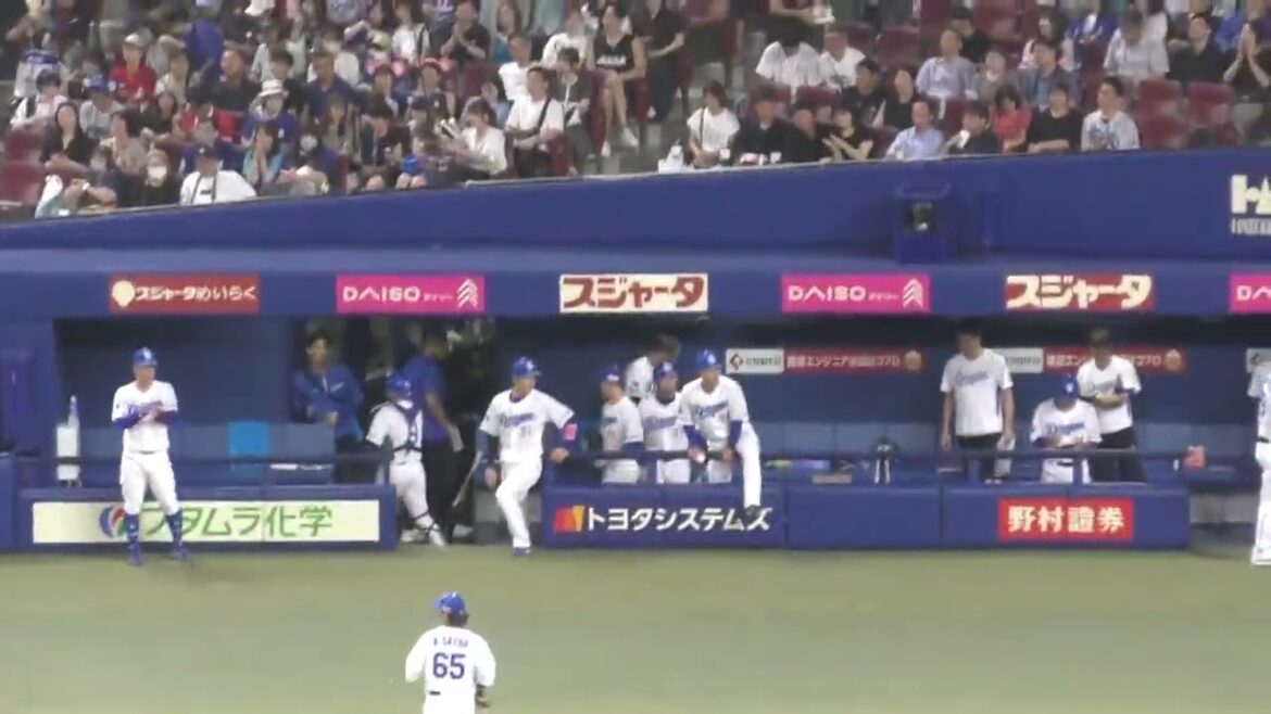 松葉再三のピンチを迎えらがらも７回抑えたときの中日のベンチ　2025年7月13日(日) 中日 - 広島 14回戦