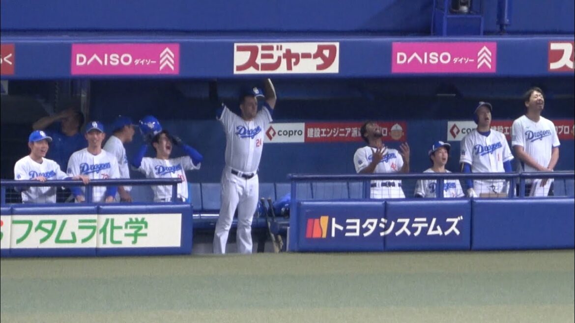 石伊のあわやサヨナラホームランの当たりがファウルとなり頭を抱える選手たちw（2025/7/13）