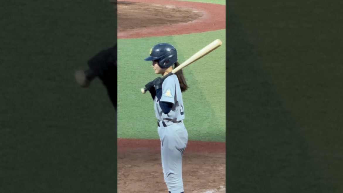 打席の仕草が可愛すぎるマネージャー。#野球 #高校野球 #shorts