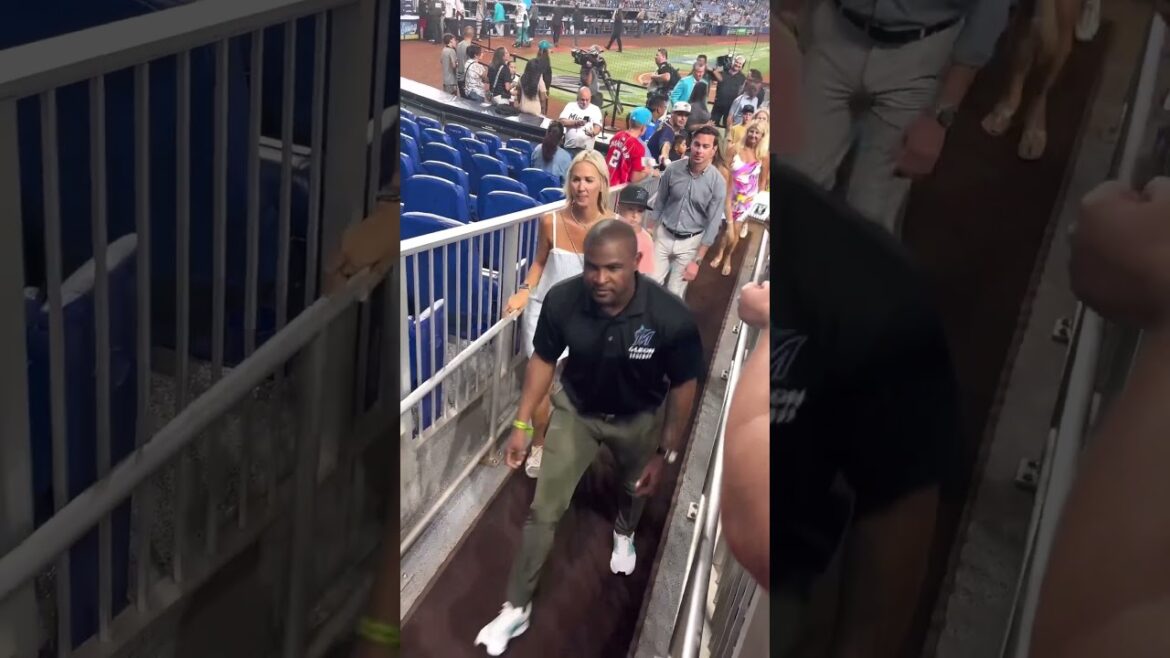 Marlins legend Luis Castillo signs autographs at Jim Leyland HoF ceremony