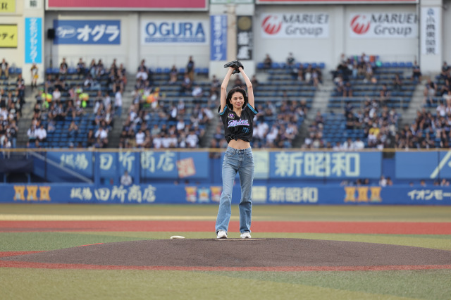 佐藤晴美、“へそチラ”コーデで2年連続セレモニアルピッチ「去年に比べてリラックスして投げることができました」 | ORICON NEWS | 福井新聞ONLINE 佐藤晴美、“へそチラ”コーデで2年連続セレモニアルピッチ「去年に比べてリラックスして投げることができました」 | ORICON NEWS | 福井新聞ONLINE