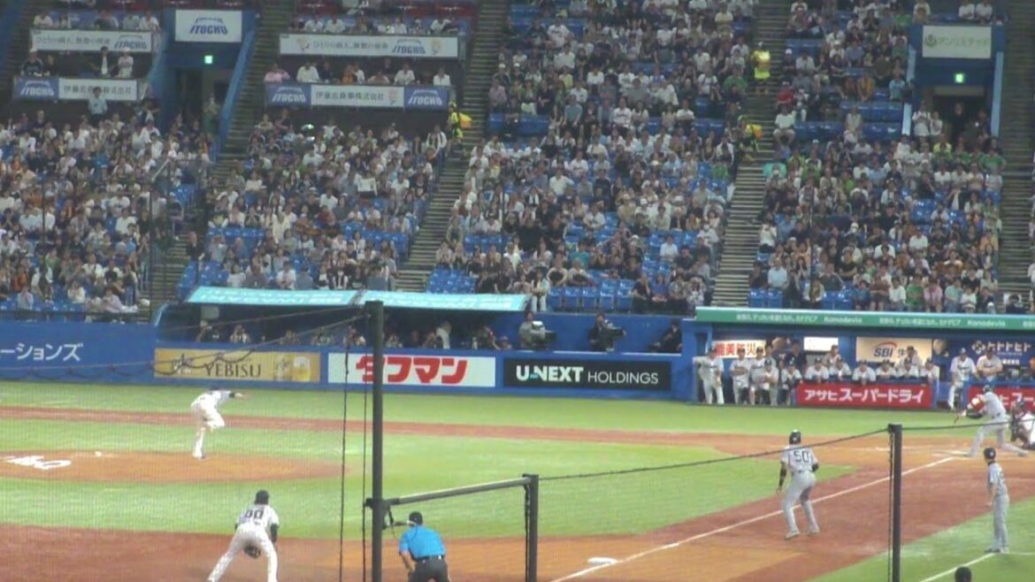 東京ヤクルトスワローズ 大西広樹が坂本勇人を空振り三振に打ち取り試合終了　ヤクルト 3 - 2 巨人　2025年7月17日(木)　神宮球場