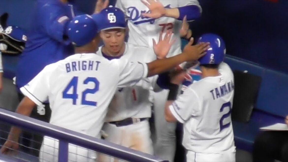 田中幹也　ダメ押し2点タイムリー！ベンチで歓迎を受ける　中日ドラゴンズVS横浜DeNAベイスターズ　2025/07/19