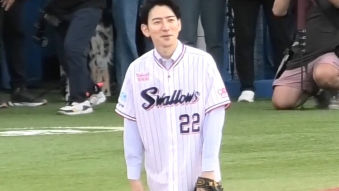 「めざましテレビ」のキャスター生田竜聖アナウンサーが始球式！ストライク投球にスタンドどよめく！広島東洋カープvs東京ヤクルトスワローズ 明治神宮球場 2025年7月19日