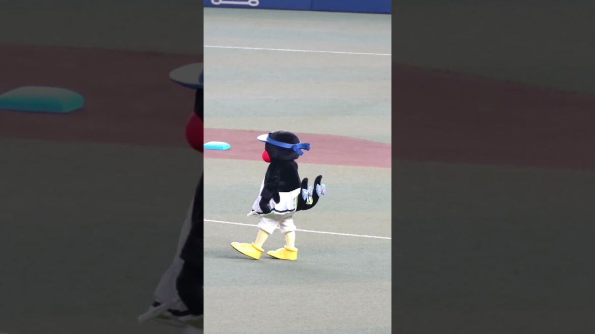 つばみちゃん山野辺選手とご挨拶#つばみ #つばみちゃん #東京ヤクルトスワローズ #バンテリンドームナゴヤ #山野辺翔  #37山野辺翔  #20250705