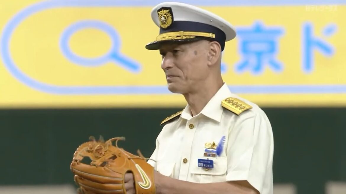 【始球式】海上保安庁長官・瀬口良夫さん「海の日」に見事な速球⚾️