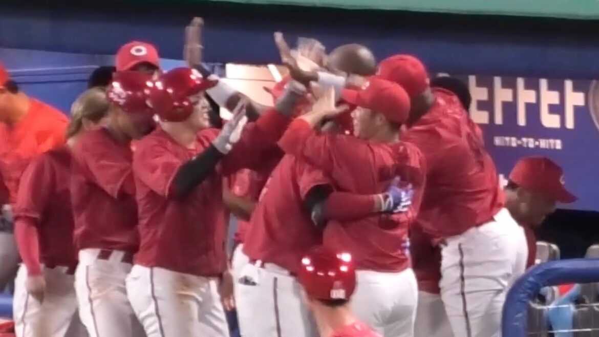 5回、林晃汰が3ランホームランを打った瞬間のカープベンチ！今宵も坂倉とハグ！広島東洋カープvs東京ヤクルトスワローズ 2025年7月21日