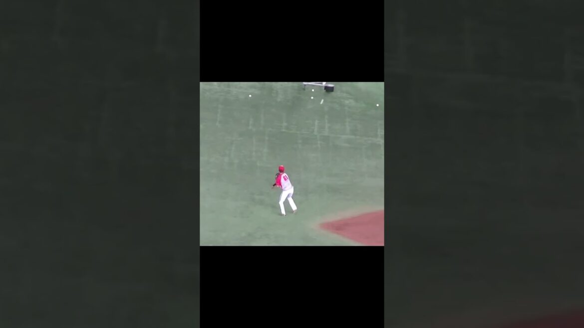 サードで打球をうける矢野雅哉（2024年6月28日読売ジャイアンツ対 広島カープ）