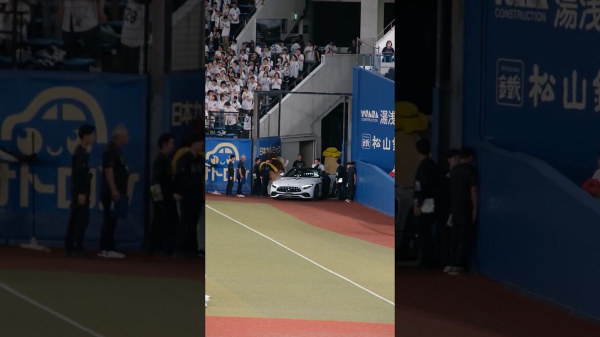 【千葉ロッテ】ご当地マスコットに送り出される横山　ロッテvsヤクルト 1戦目　交流戦　2025/06/13