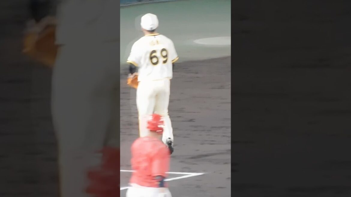 バースデー登板を終えてベンチに戻る石井大智 32試合連続無失点で防御率は0.25へ バースデー登板を終えてベンチに戻る石井大智 32試合連続無失点で防御率は0.25へ