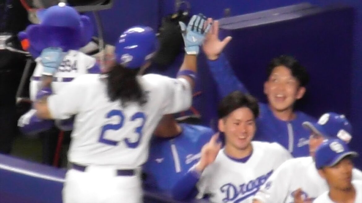 チェイビス　デビュー戦で来日1号特大2ランの瞬間のドラゴンズベンチ　中日ドラゴンズVS読売ジャイアンツ　2025/07/31
