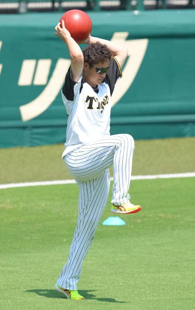 虎のソナタ 阪神・大竹、うれしいハッピーバースデーでした 29日、調整中に待ち受けたファンから合唱（サンケイスポーツ） - Yahoo!ニュース - Yahoo!ニュース