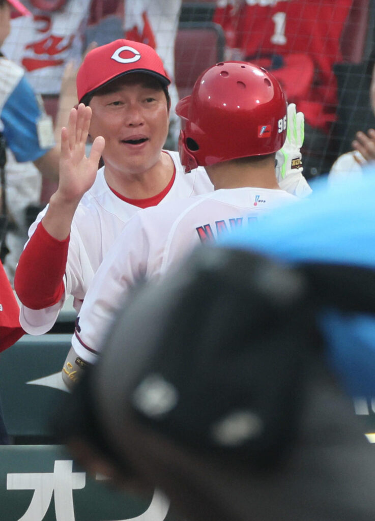 【広島】新井監督、先発起用の中村奨成決勝２ラン「“中村砲”が出ましたね」／一問一答（日刊スポーツ） - Yahoo!ニュース - Yahoo!ニュース