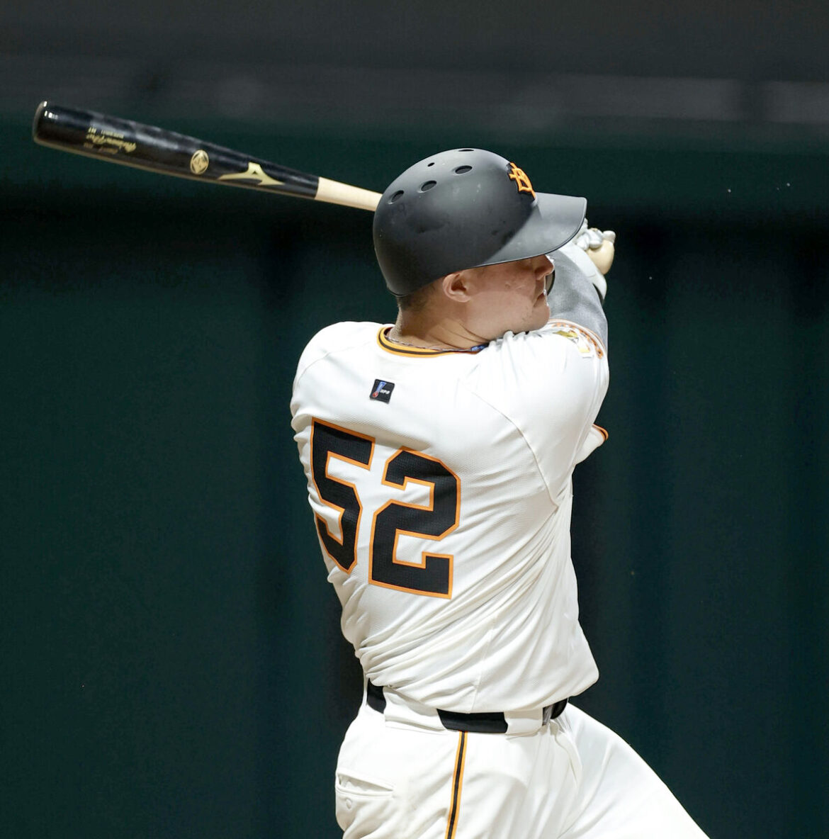 ５回１死二塁、２ランを放つリチャード（カメラ・宮崎　亮太）