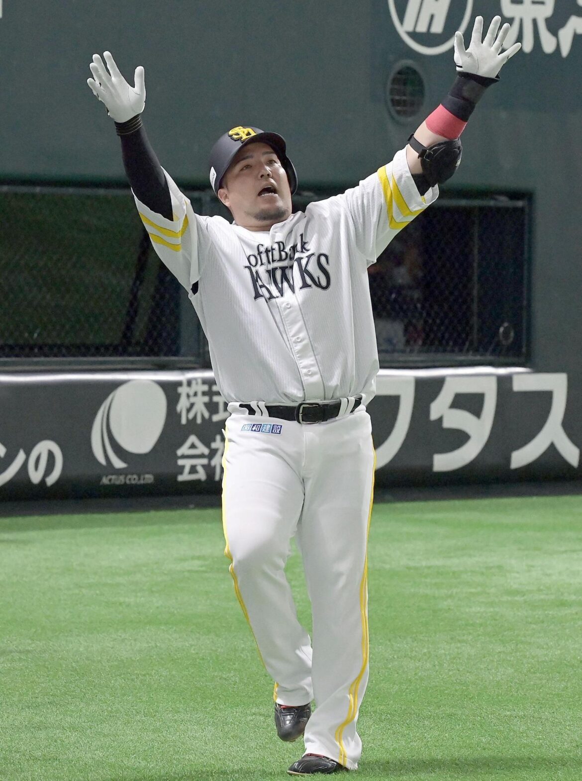 ソフトバンクがついに今季初の2位浮上 3チームがゲーム差なしの大混戦に 首位ハム引きずり下ろす同一カード3連勝 山川穂高が2発、松本晴が自己最多14Kで3勝目（西スポWEB OTTO！） - Yahoo!ニュース - Yahoo!ニュース