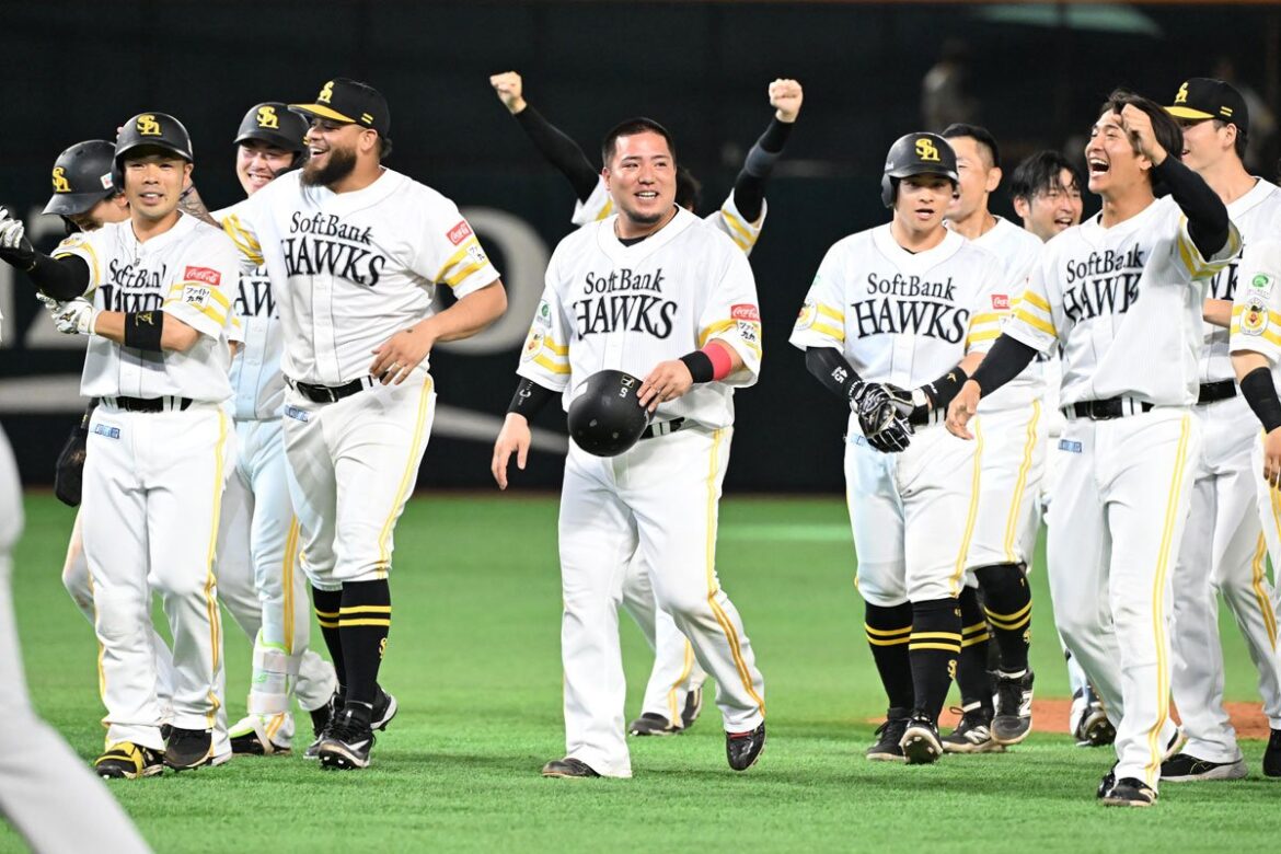 【ソフトバンク】リプレー検証で判定覆りサヨナラ 小久保監督「アンパイアがセーフならセーフ」（東スポWEB） - Yahoo!ニュース - Yahoo!ニュース