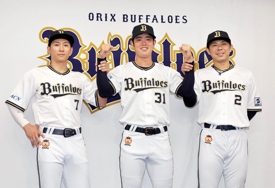 オールスターの選手間投票で選出されたオリックスの（左から）西川龍馬、太田椋、若月健矢（カメラ・朝田　秀司）