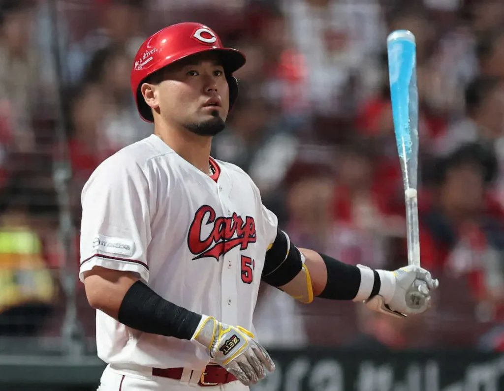 【隠しマイク】暑すぎる！広島・末包　半ズボンの裾さらに上げても…「限界があります」 - スポニチ Sponichi Annex 野球