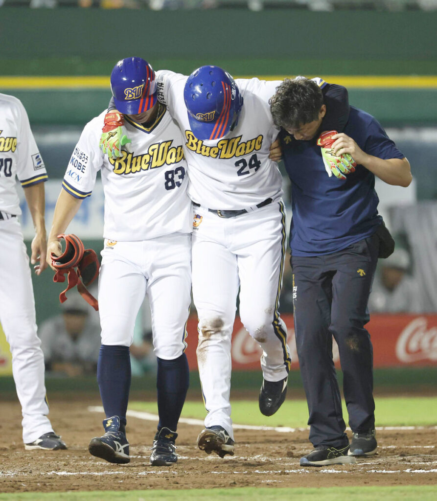 【オリックス】離脱ならさらに痛恨…紅林弘太郎が死球で交代 左すね付近に直撃(スポーツ報知) – Yahoo!ニュース – Yahoo!ニュース 【オリックス】離脱ならさらに痛恨…紅林弘太郎が死球で交代 左すね付近に直撃(スポーツ報知) - Yahoo!ニュース - Yahoo!ニュース