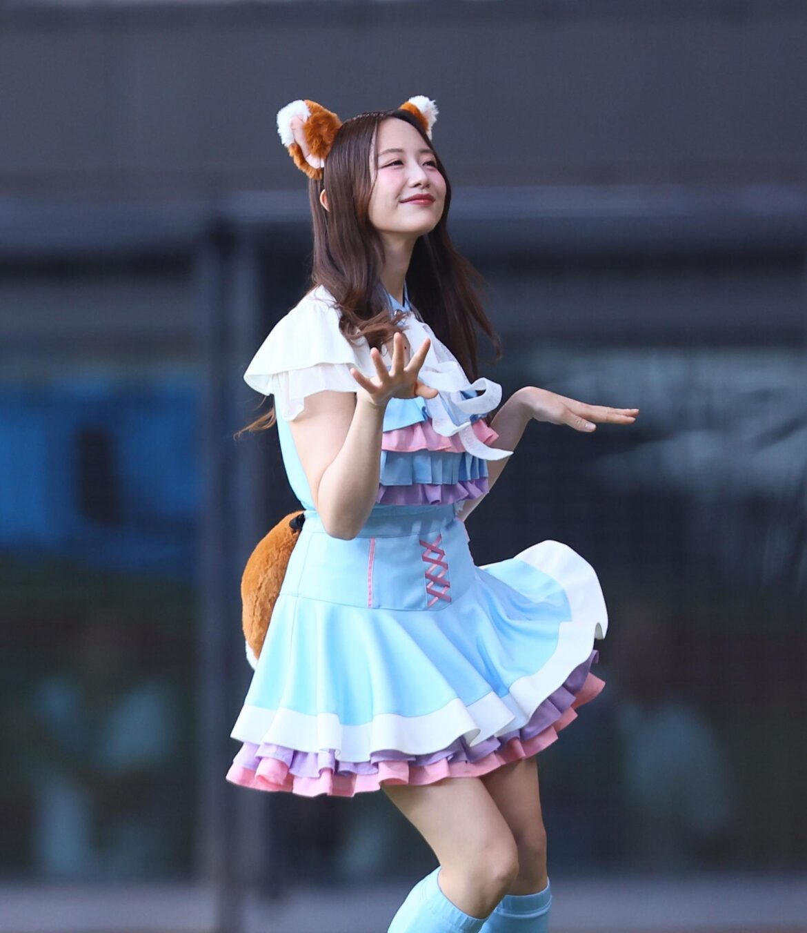 日本ハム 森香澄が激カワきつねダンスＦガールの特別衣装に身を包み スタンドから歓声 始球式ではまさかの大暴投（デイリースポーツ） - Yahoo!ニュース - Yahoo!ニュース