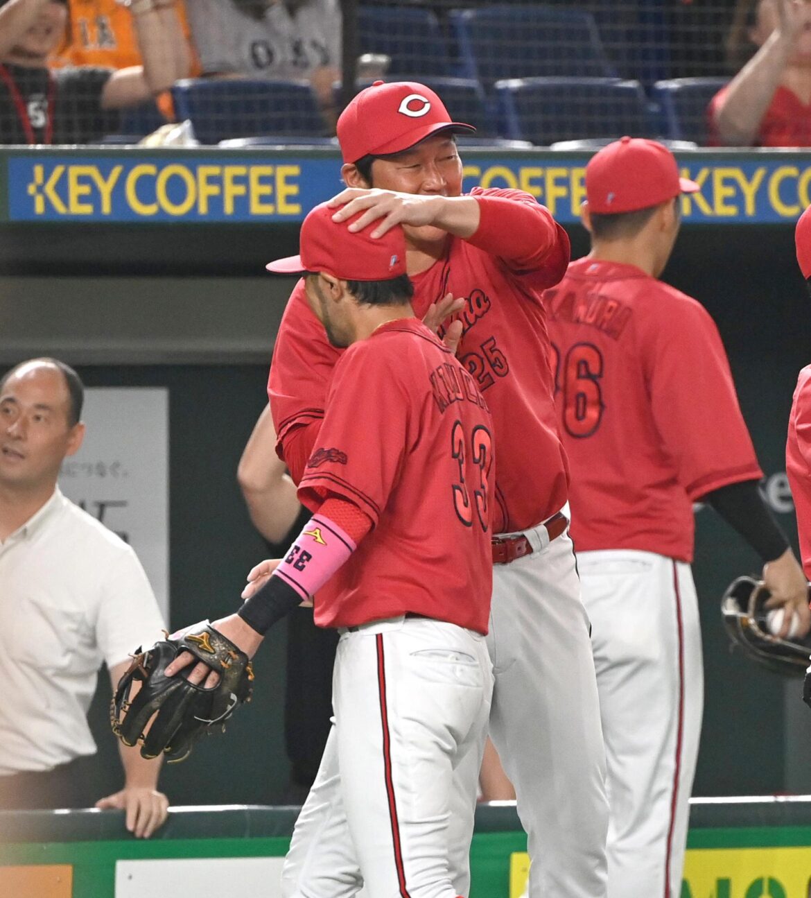 広島・新井監督 逆転打の菊池に「さすがベテランの力」八回の好機は「『矢野、やってみろよ』と」【一問一答】（デイリースポーツ） - Yahoo!ニュース - Yahoo!ニュース