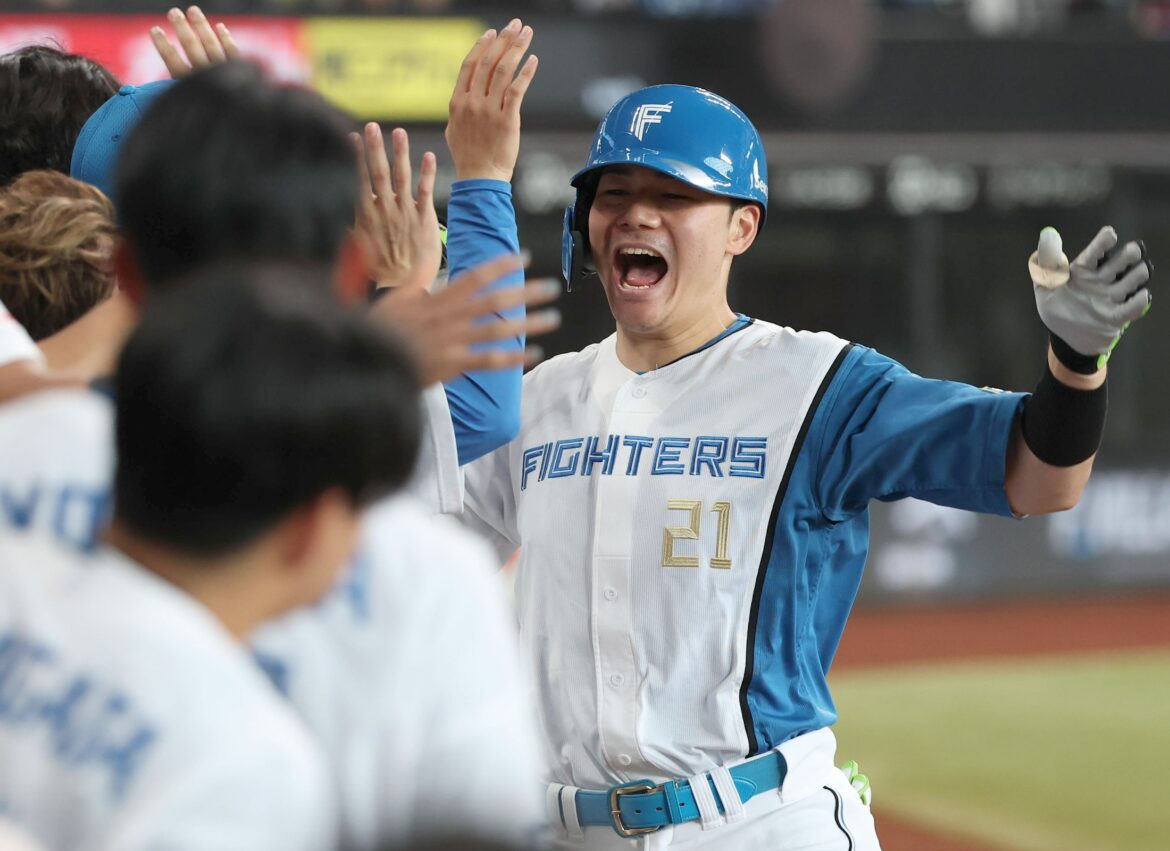 【日本ハム】楽天を3タテ 最多タイ貯金14で首位死守!同点の7回、清宮幸がV弾 柳川4S レイエス16号満塁弾で4点差一時逆転も 達5失点(TBS NEWS DIG Powered by JNN) 【日本ハム】楽天を3タテ 最多タイ貯金14で首位死守!同点の7回、清宮幸がV弾 柳川4S レイエス16号満塁弾で4点差一時逆転も 達5失点(TBS NEWS DIG Powered by JNN)