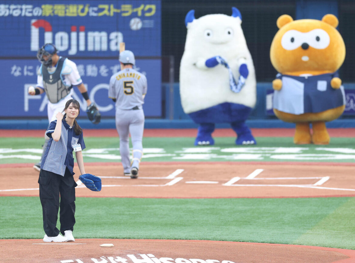 【DeNA】勝利の女神なれるか…日向坂46小坂菜緒がノーバン始球式 ポニーテールにサラサラヘアー（日刊スポーツ） - Yahoo!ニュース - Yahoo!ニュース