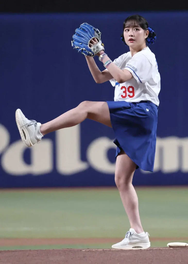 大原櫻子が中日―ヤクルト戦でセレモニアルピッチ　悔し“暴投”に「今度はノーバンで」 - スポニチ Sponichi Annex 野球