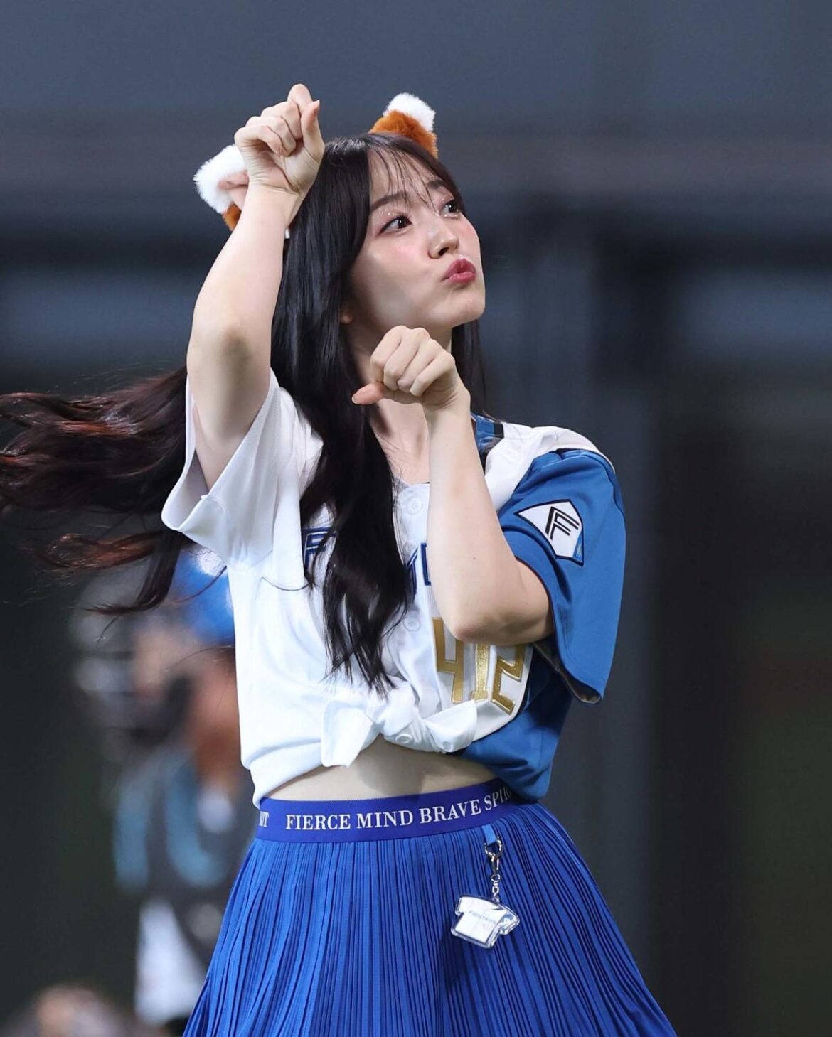 【日本ハム】鈴木愛理、始球式の“先生“と３ショット「森香澄と鈴木愛理は贅沢…」（日刊スポーツ） - Yahoo!ニュース - Yahoo!ニュース