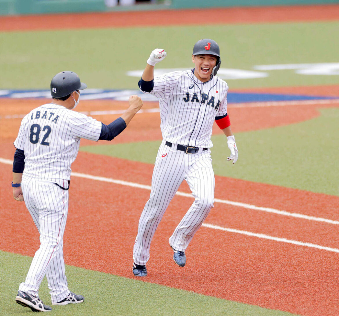 ２１年、東京五輪のドミニカ共和国戦でサヨナラ適時打を放った坂本