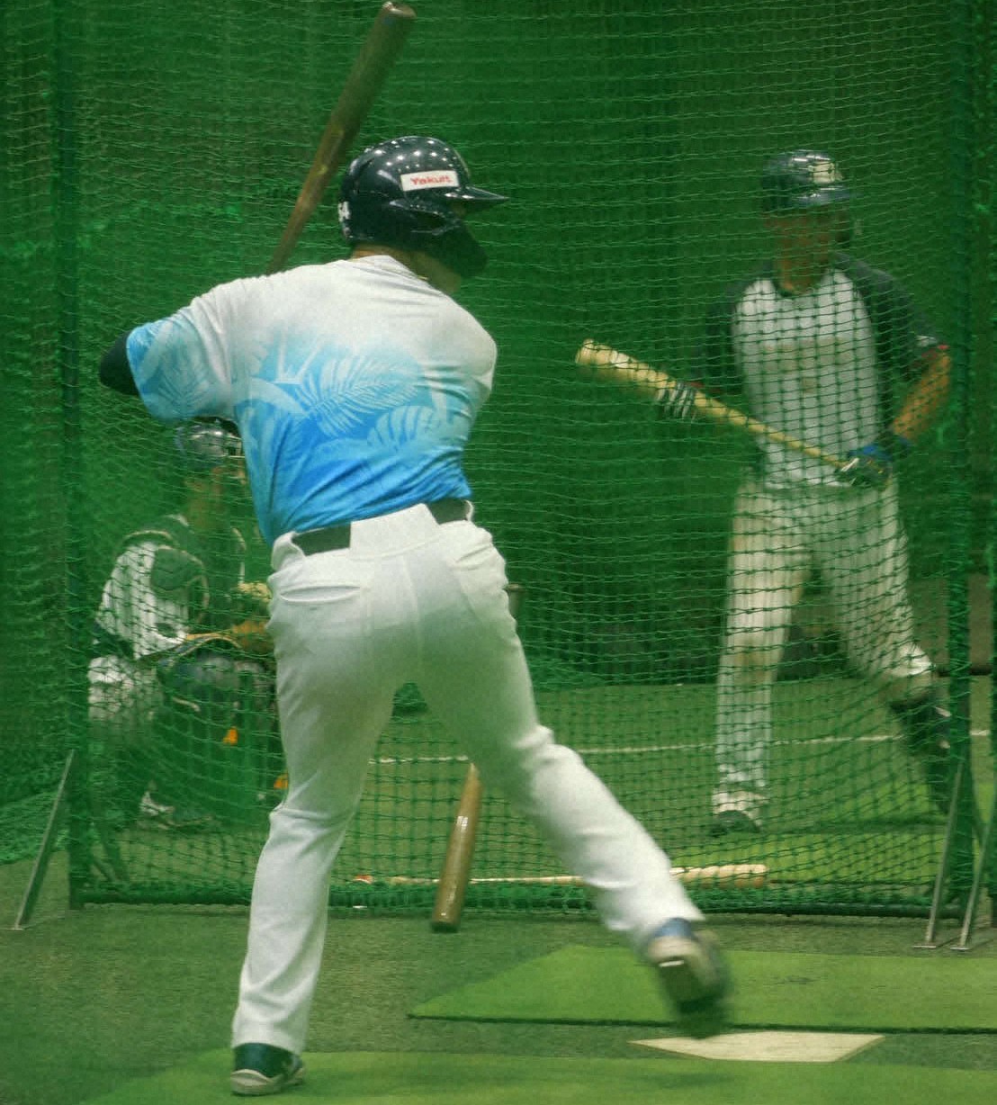 1軍練習に参加し、室内で打撃練習