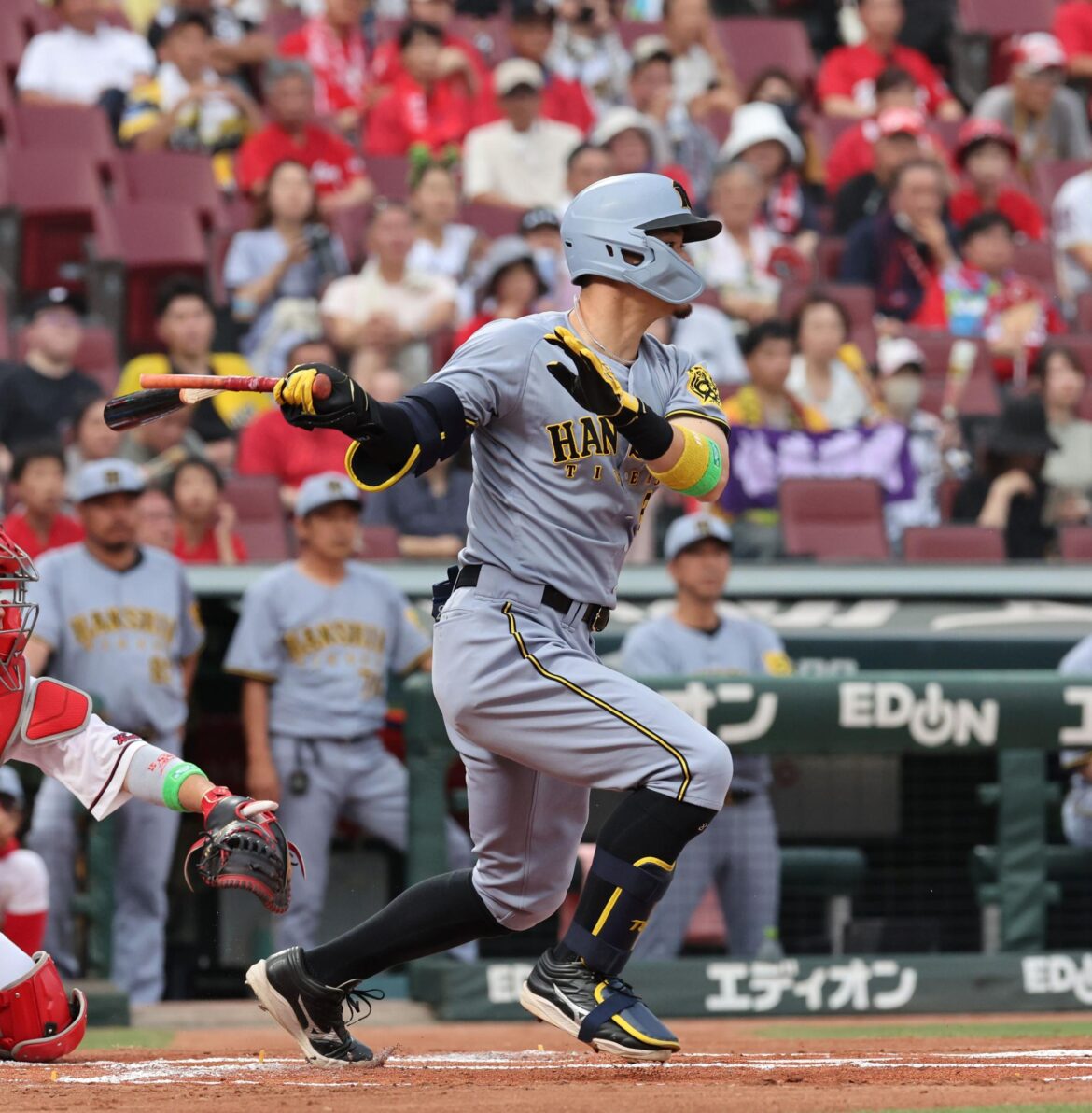 広島 初回から異例の前進守備が裏目に出たか 1死二、三塁 4番・佐藤輝の打球が二遊間を破る(デイリースポーツ) – Yahoo!ニュース – Yahoo!ニュース 広島 初回から異例の前進守備が裏目に出たか 1死二、三塁 4番・佐藤輝の打球が二遊間を破る(デイリースポーツ) - Yahoo!ニュース - Yahoo!ニュース