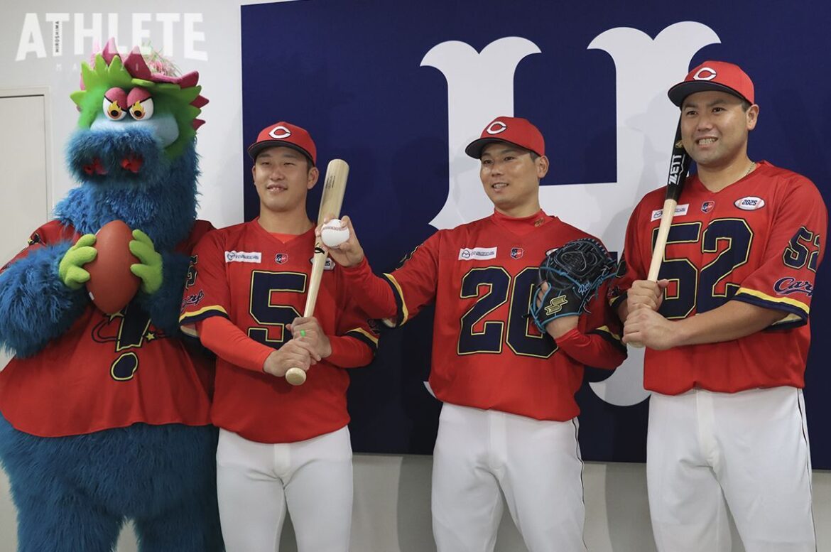 カープ、4年ぶりに限定ユニホーム登場！野球とアメフトがコラボした異色のデザイン（アスリートマガジンWEB） - Yahoo!ニュース - Yahoo!ニュース