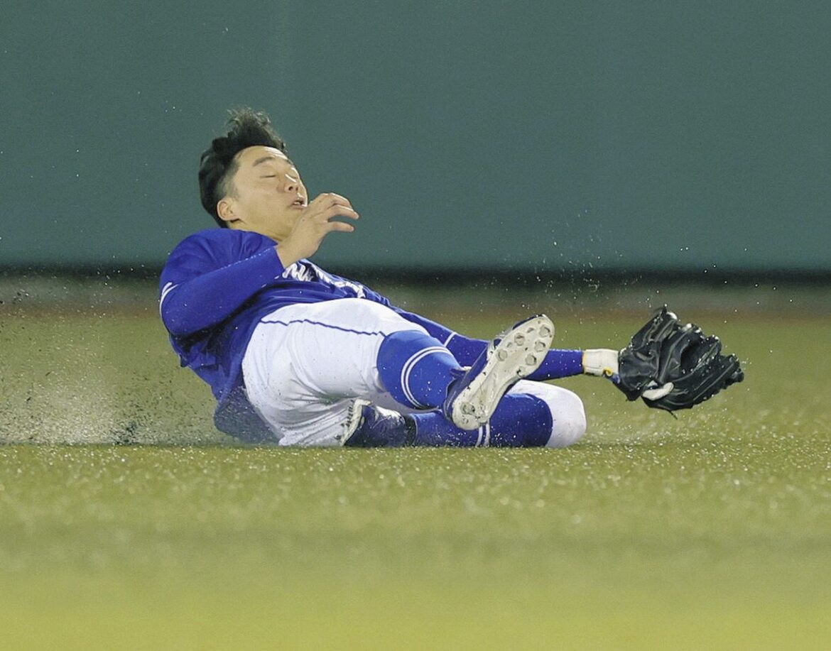 中日・岡林勇希、超美技で福島のファン魅了!センター前に落ちるかと思われた打球を滑り込み好捕(中日スポーツ) – Yahoo!ニュース – Yahoo!ニュース 中日・岡林勇希、超美技で福島のファン魅了!センター前に落ちるかと思われた打球を滑り込み好捕(中日スポーツ) - Yahoo!ニュース - Yahoo!ニュース