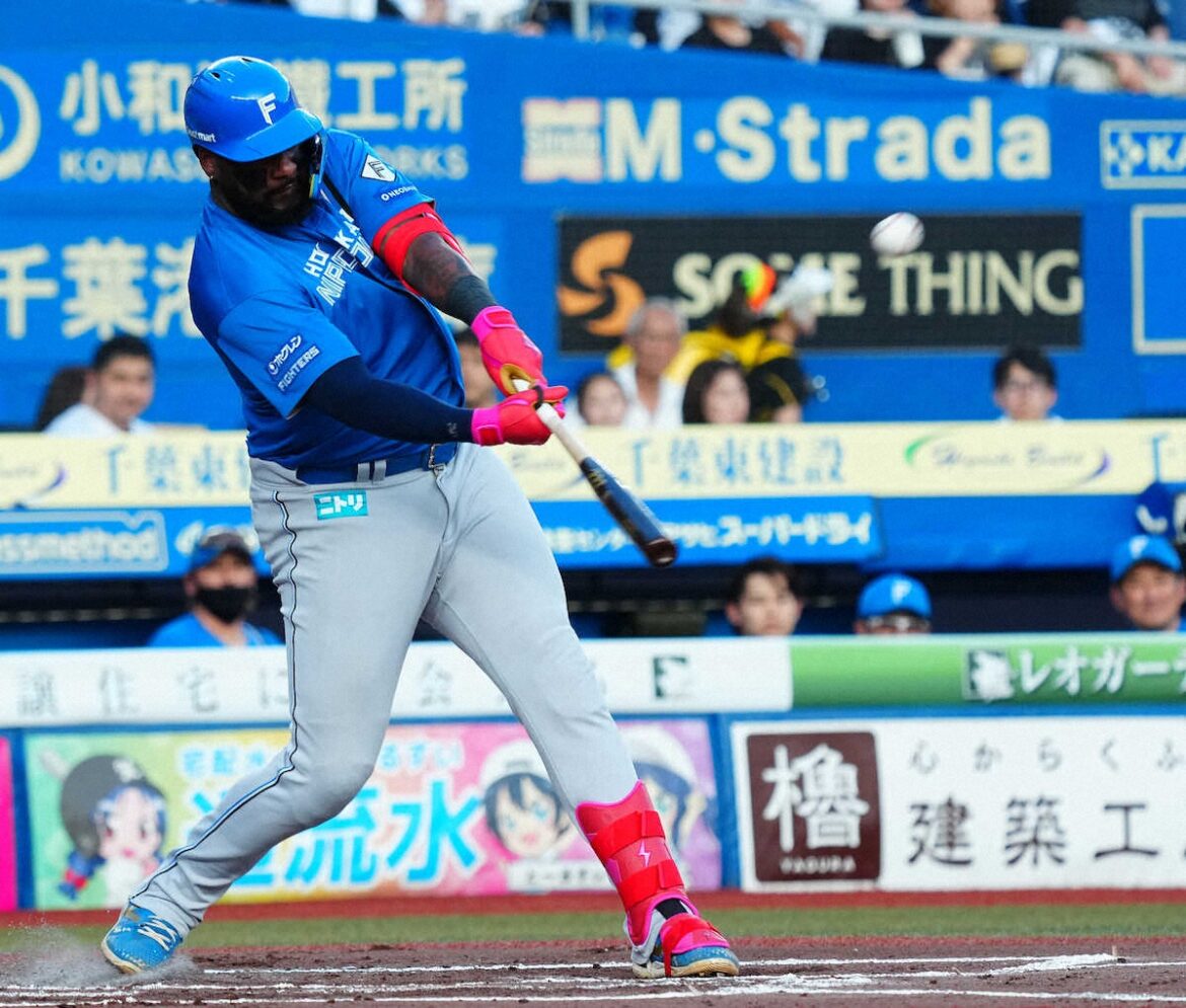 日本ハムがド派手に先制！ レイエスが初回に17号満塁弾 ベンチの新庄監督も大喜び（スポニチアネックス） - Yahoo!ニュース - Yahoo!ニュース