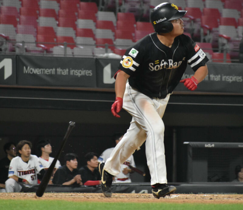 ＫＩＡタイガース戦で右翼本塁打を放った佐倉