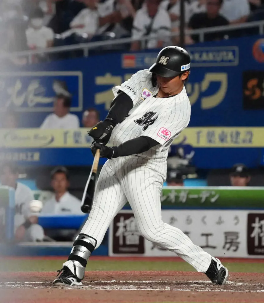 ロッテのドラ2宮崎竜成　うれしいプロ初安打！　日本ハム清宮幸が記念球をロッテベンチに投げ歓声 - スポニチ Sponichi Annex 野球