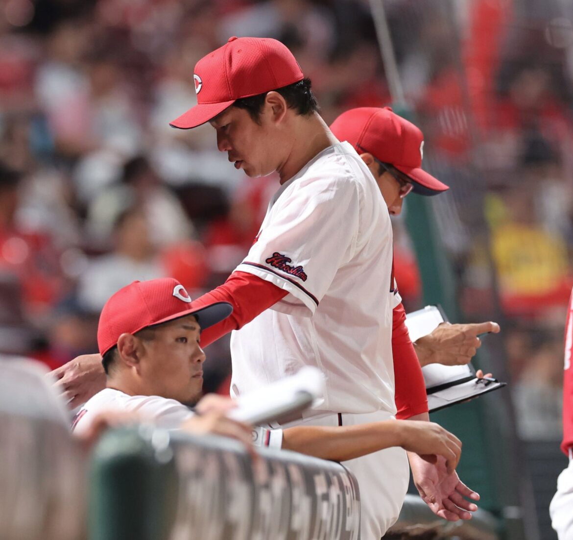 マツダスタジアムにため息 広島が激痛逆転負け 首位・阪神に同一カード3連敗で9・5差 同戦は1981年以来44年ぶりの8連敗 七回に救援陣が崩れる(デイリースポーツ) – Yahoo!ニュース – Yahoo!ニュース マツダスタジアムにため息 広島が激痛逆転負け 首位・阪神に同一カード3連敗で9・5差 同戦は1981年以来44年ぶりの8連敗 七回に救援陣が崩れる(デイリースポーツ) - Yahoo!ニュース - Yahoo!ニュース