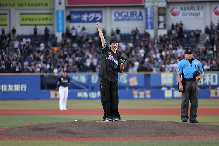 【ロッテ】「ライブとは違う景色」櫻坂46・山崎天さんがZOZOマリンで始球式(週刊ベースボールONLINE) – Yahoo!ニュース – Yahoo!ニュース 【ロッテ】「ライブとは違う景色」櫻坂46・山崎天さんがZOZOマリンで始球式(週刊ベースボールONLINE) - Yahoo!ニュース - Yahoo!ニュース