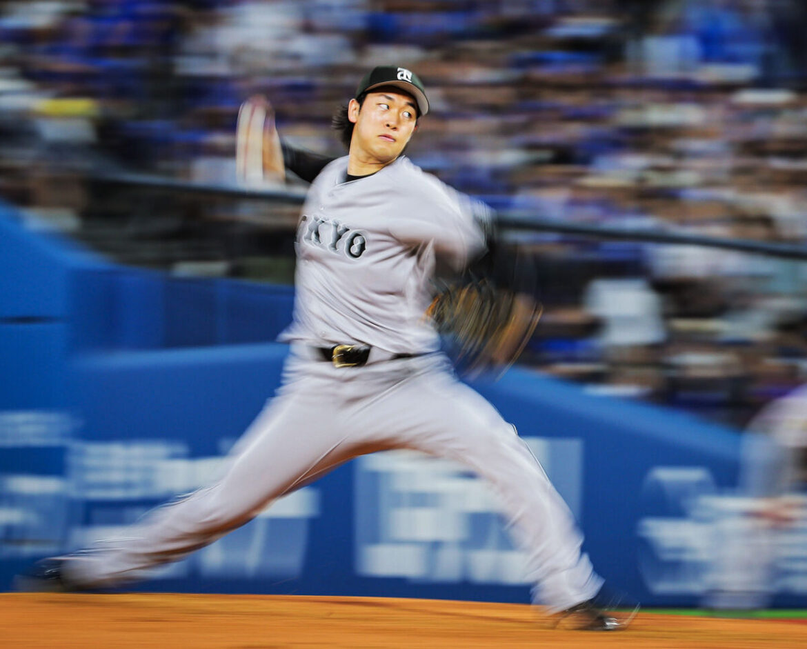 ＤｅＮＡを相手に７回１失点の力投を見せた山崎（低速シャッターで撮影）